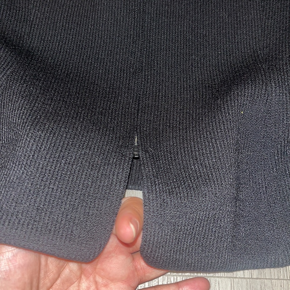 Beautiful Like new St. John zip up jacket - Picture 4 of 10
